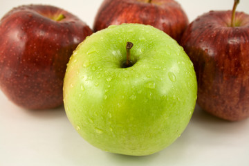 green and red apples