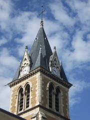 Fototapeta na wymiar clocher de l'église de Champagne