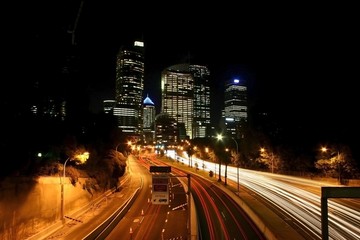 Fototapeta na wymiar Przeciągnij światła samochodu w Sydney