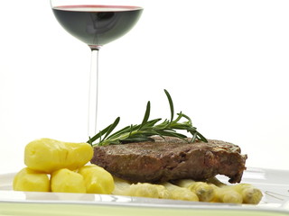 bodenständige romanze mit spargel und ribeye steak