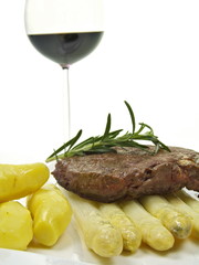 bodenständige romanze mit spargel und ribeye steak