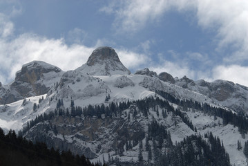 Fototapeta na wymiar Montagnes et neige