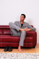 Mann Business Geschäftsmann Chef Vision Couch Barfuss