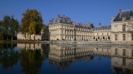 Fototapeta na wymiar Zamek w Fontainebleau - Francja