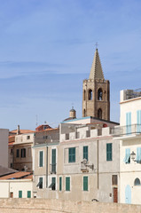 Fototapeta na wymiar Alghero, Sardynia, Włochy - widok z baszty w kierunku cathed