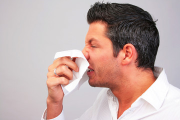 Mann Schnupfen Taschentuch Kleenex Erkältung Grippe