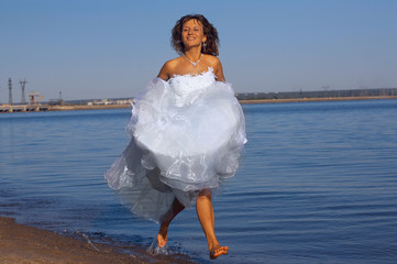 Fototapeta na wymiar Running bride