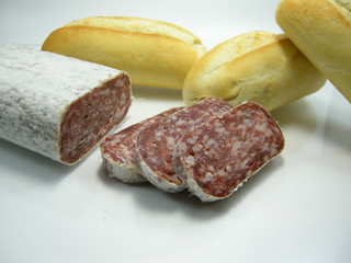 Salami mit Baguette