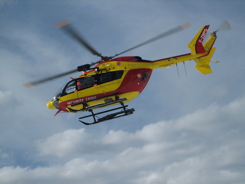 H&eacute;licopt&egrave;re s&eacute;curit&eacute; civile 8
