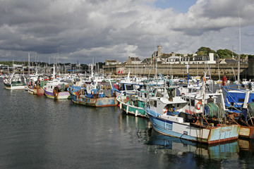 Fototapeta na wymiar Concarneau, port w starej części miasta, Bretania