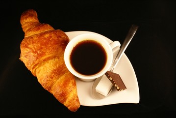 petit déj' café croissant
