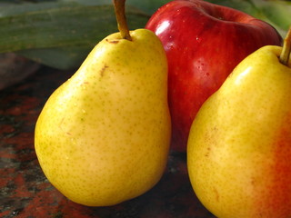 peras con manzana © niyenar