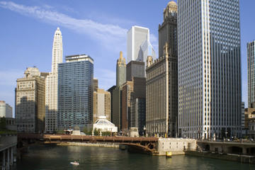 Fototapeta na wymiar Downtown around Chicago River