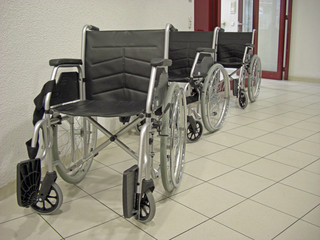 Fototapeta na wymiar Wózki inwalidzkie