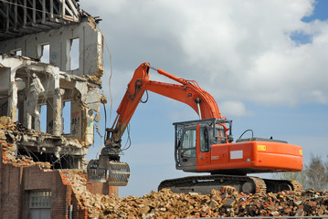 Abbruch mit Bagger
