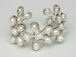 Bracelet with pearls