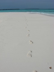 orme sulla sabbia