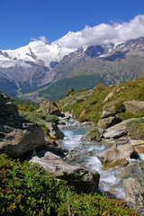 Obraz premium Lebensspender Wasser in Saas Fee
