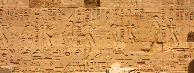 Fototapeta na wymiar Luxor świątyni Hieroglificzny
