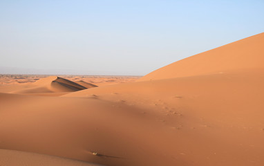 Fototapeta na wymiar Dunes du Sahara, Maroc