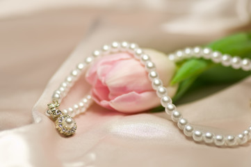 Pearl necklace and tulip