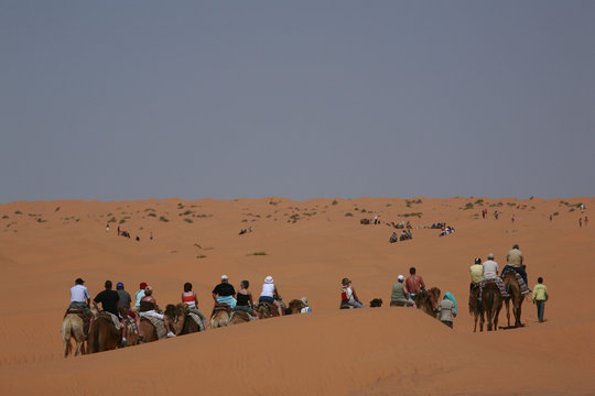 touristen in der w&uuml;ste