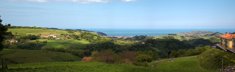 Fototapeta na wymiar Panoramica de la Costa Vasca