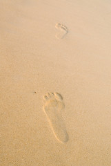 Fototapeta na wymiar dwa ślady na plaży Patong, Phuket, Tajlandia