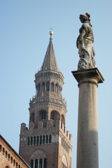 Fototapeta na wymiar Torrazzo w Cremonie - Lombardia