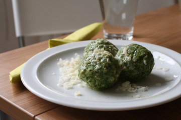 spinatknödel