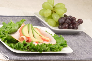 lettuce sandwich with fruits 