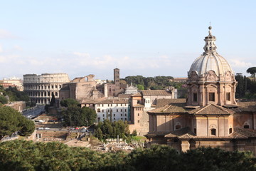 Fototapeta na wymiar Widok na zabytkowe centrum Rzymu