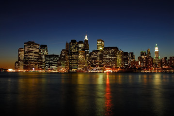 Fototapeta na wymiar Manhattan Skyline w nocy