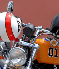 caschi su moto