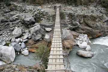 Pont suspendu en bois, annapurna, népal