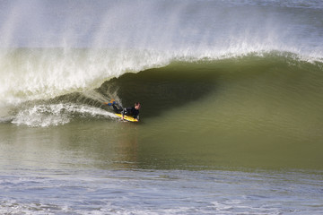 bodyboard dans le tube