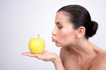 Obraz na płótnie Canvas yellow apple kiss