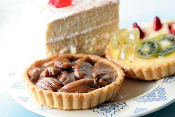  cake with fruits and pecan tart