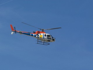 Fototapeta na wymiar hélicoptère 