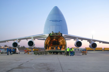 Transportflugzeug Antonov - obrazy, fototapety, plakaty