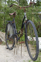 altes rostiges Fahrrad