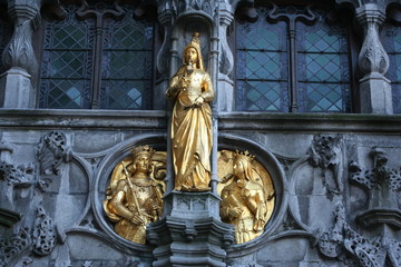 statue en or
