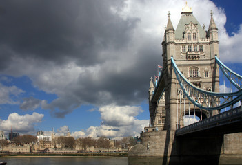Fototapeta na wymiar Along the River Thames