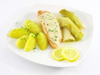Filet de saumon, béarnaise, poireaux
