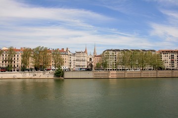 Fototapeta premium paysage des quais de lyon