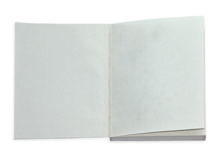 petit carnet en papier recyclé détouré avec ombre, fond blanc