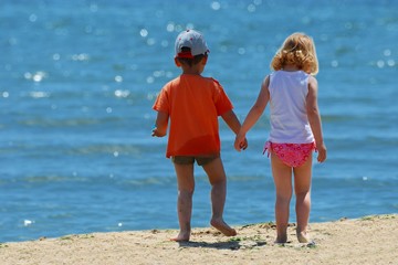 enfants a la plage