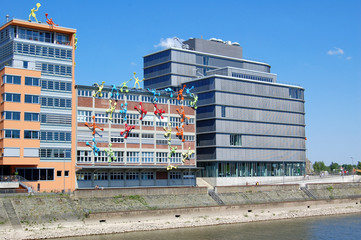 Obraz premium bürogebäude im medienhafen düsseldorf