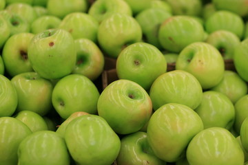 Green english apples