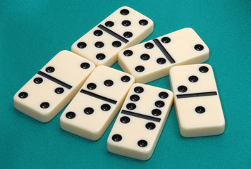 Dominoes game